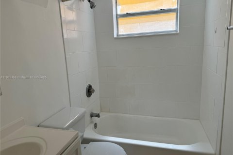 Condominio en alquiler en North Miami Beach, Florida, 1 dormitorio, 49.24 m2 № 2018327 - foto 13