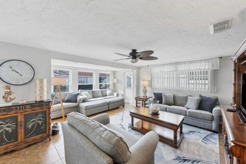 Villa ou maison à louer à Sarasota, Floride: 2 chambres, 87.42 m2 № 2125754 - photo 2