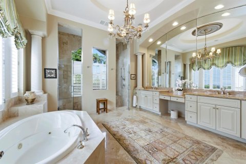 House in Palm Beach Gardens, Florida 5 bedrooms, 494.61 sq.m. № 2146651 - photo 25