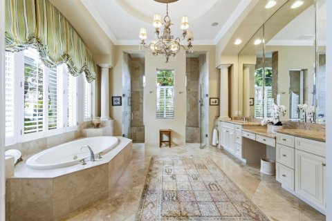 House in Palm Beach Gardens, Florida 5 bedrooms, 494.61 sq.m. № 2146651 - photo 24