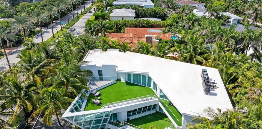 Casa en Golden Beach, Florida 6 dormitorios, 673.45 m2 № 1703289