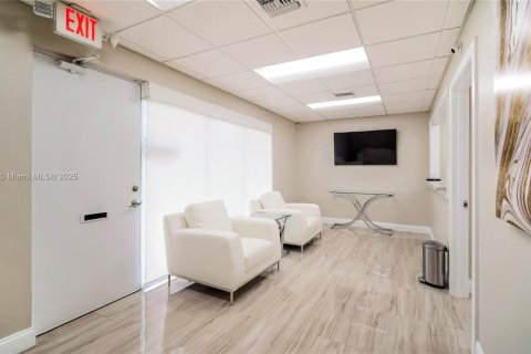 Propiedad comercial en venta en Plantation, Florida № 1705437 - foto 2