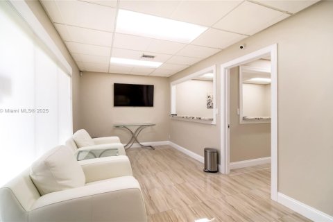Propiedad comercial en venta en Plantation, Florida № 1705437 - foto 1