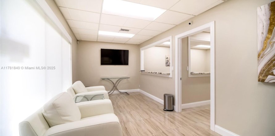 Propiedad comercial en Plantation, Florida № 1705437