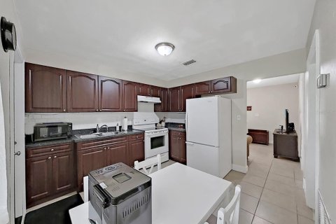 House in Tampa, Florida 3 bedrooms, 92.9 sq.m. № 1805299 - photo 10
