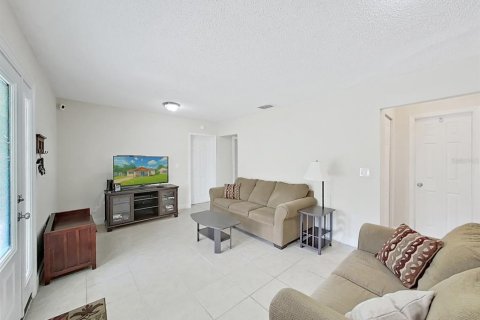 House in Tampa, Florida 3 bedrooms, 92.9 sq.m. № 1805299 - photo 5
