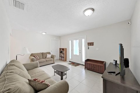 House in Tampa, Florida 3 bedrooms, 92.9 sq.m. № 1805299 - photo 6