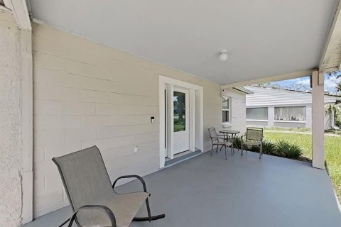 House in Tampa, Florida 3 bedrooms, 92.9 sq.m. № 1805299 - photo 4