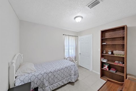 House in Tampa, Florida 3 bedrooms, 92.9 sq.m. № 1805299 - photo 18