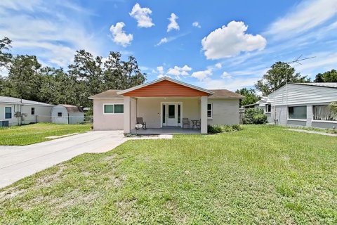 House in Tampa, Florida 3 bedrooms, 92.9 sq.m. № 1805299 - photo 1