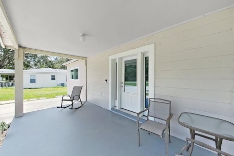 House in Tampa, Florida 3 bedrooms, 92.9 sq.m. № 1805299 - photo 3