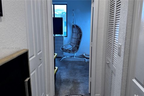 Townhouse in Miami, Florida 3 bedrooms, 122.63 sq.m. № 2060888 - photo 27