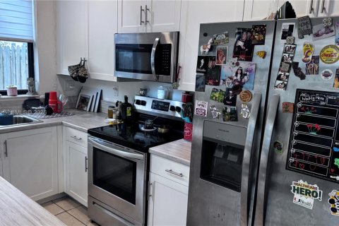 Townhouse in Miami, Florida 3 bedrooms, 122.63 sq.m. № 2060888 - photo 22