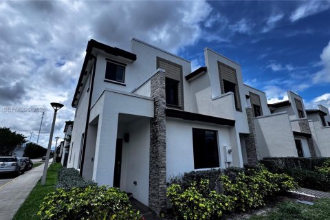 Townhouse in Miami, Florida 3 bedrooms, 122.63 sq.m. № 2060888
