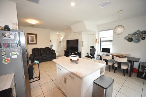 Townhouse in Miami, Florida 3 bedrooms, 122.63 sq.m. № 2060888 - photo 8