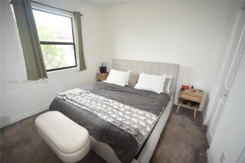 Townhouse in Miami, Florida 3 bedrooms, 122.63 sq.m. № 2060888 - photo 13