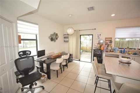 Townhouse in Miami, Florida 3 bedrooms, 122.63 sq.m. № 2060888 - photo 7