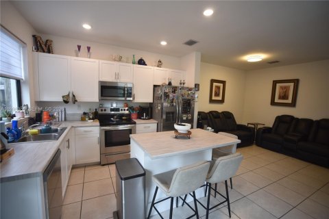 Townhouse in Miami, Florida 3 bedrooms, 122.63 sq.m. № 2060888 - photo 5