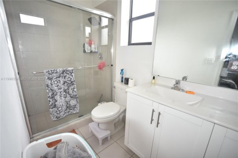 Townhouse in Miami, Florida 3 bedrooms, 122.63 sq.m. № 2060888 - photo 14