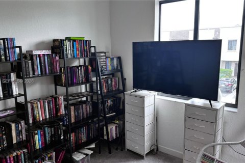 Townhouse in Miami, Florida 3 bedrooms, 122.63 sq.m. № 2060888 - photo 28