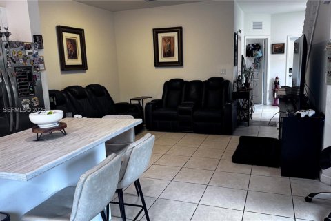 Townhouse in Miami, Florida 3 bedrooms, 122.63 sq.m. № 2060888 - photo 25