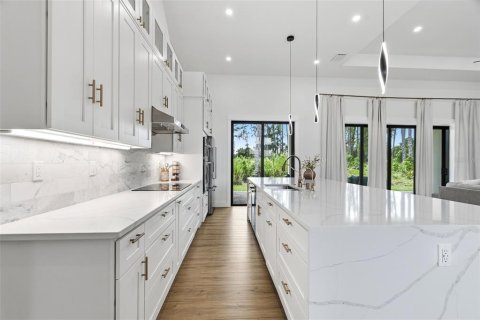 Купить виллу или дом в Норт-Порт, Флорида 11 комнат, 248.89м2, № 2302304 - фото 4