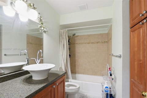 Купить таунхаус в Дания-Бич, Флорида 2 спальни, 95.13м2, № 1995387 - фото 7