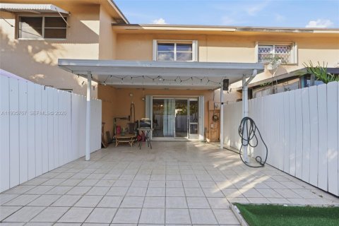 Купить таунхаус в Дания-Бич, Флорида 2 спальни, 95.13м2, № 1995387 - фото 11