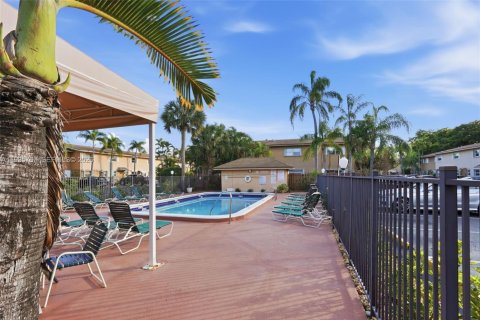 Купить таунхаус в Дания-Бич, Флорида 2 спальни, 95.13м2, № 1995387 - фото 12