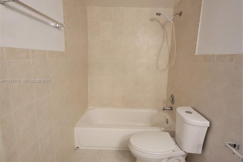 Снять в аренду квартиру в Дорал, Флорида 2 спальни, 96.25м2, № 1988151 - фото 13