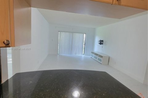 Снять в аренду квартиру в Дорал, Флорида 2 спальни, 96.25м2, № 1988151 - фото 6