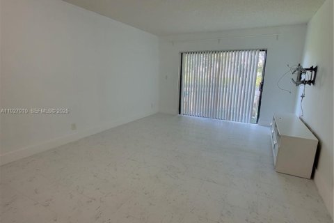 Снять в аренду квартиру в Дорал, Флорида 2 спальни, 96.25м2, № 1988151 - фото 3