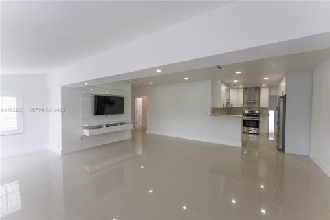Villa ou maison à louer à Hialeah, Floride: 3 chambres, 138.61 m2 № 1976712 - photo 8