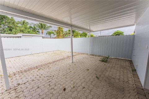 Villa ou maison à louer à Hialeah, Floride: 3 chambres, 138.61 m2 № 1976712 - photo 23