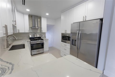 Villa ou maison à louer à Hialeah, Floride: 3 chambres, 138.61 m2 № 1976712 - photo 9
