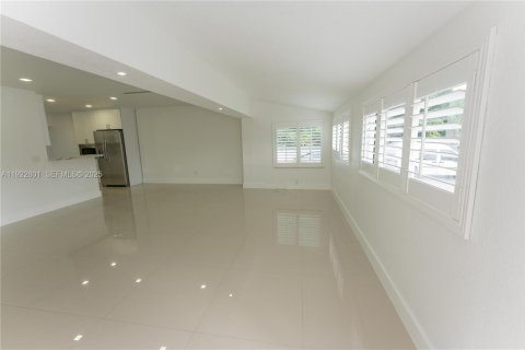 Villa ou maison à louer à Hialeah, Floride: 3 chambres, 138.61 m2 № 1976712 - photo 6