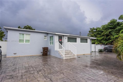 Villa ou maison à louer à Hialeah, Floride: 3 chambres, 138.61 m2 № 1976712 - photo 4