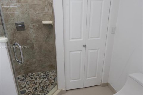 Villa ou maison à louer à Hialeah, Floride: 3 chambres, 138.61 m2 № 1976712 - photo 21