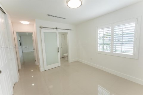 Villa ou maison à louer à Hialeah, Floride: 3 chambres, 138.61 m2 № 1976712 - photo 19