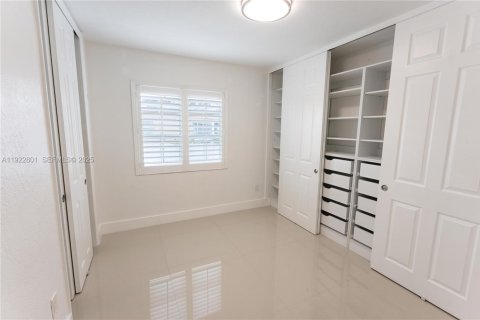 Villa ou maison à louer à Hialeah, Floride: 3 chambres, 138.61 m2 № 1976712 - photo 17