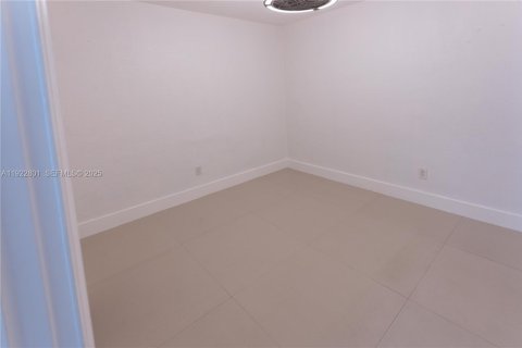 Villa ou maison à louer à Hialeah, Floride: 3 chambres, 138.61 m2 № 1976712 - photo 13