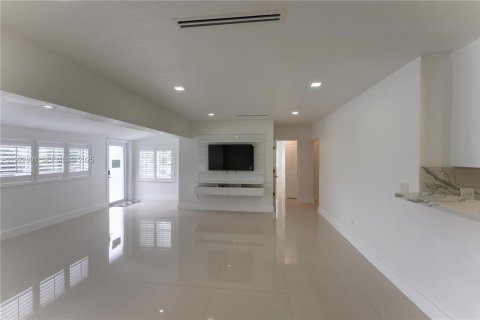 Villa ou maison à louer à Hialeah, Floride: 3 chambres, 138.61 m2 № 1976712 - photo 5