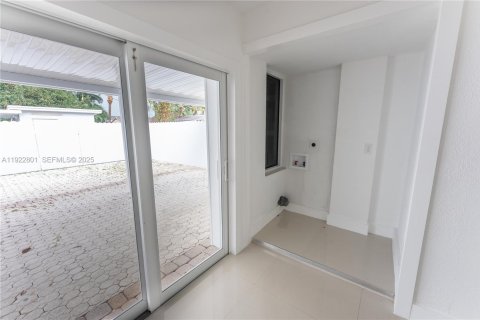 Villa ou maison à louer à Hialeah, Floride: 3 chambres, 138.61 m2 № 1976712 - photo 11