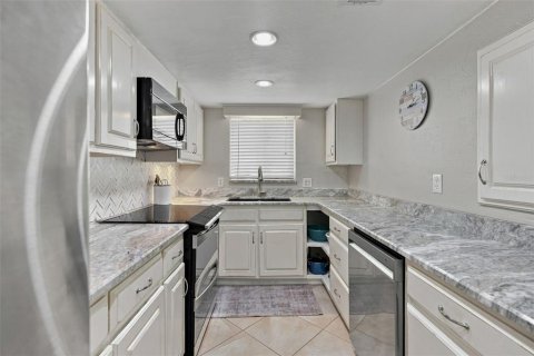 Copropriété à vendre à Crystal River, Floride: 2 chambres, 121.79 m2 № 2296435 - photo 15