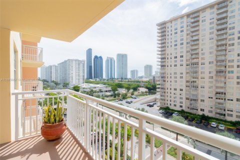Condo in Sunny Isles Beach, Florida, 2 bedrooms  № 1930718 - photo 7