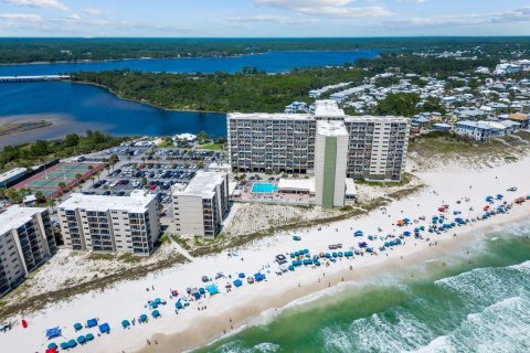 Condo in Panama City Beach, Florida, 2 bedrooms  № 590229 - photo 1