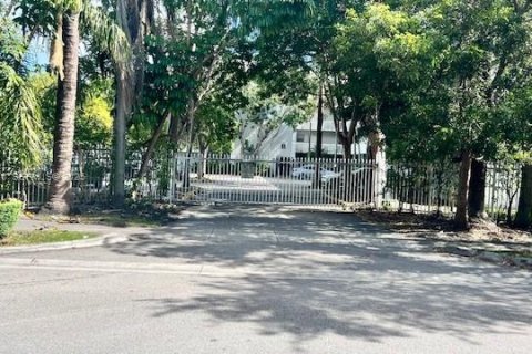 Снять в аренду квартиру в Пальметто-Бей, Флорида 2 спальни, 61.69м2, № 1983995 - фото 2