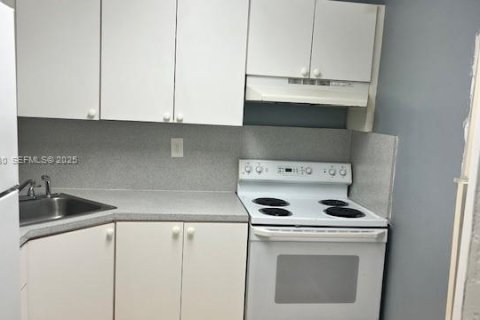 Снять в аренду квартиру в Пальметто-Бей, Флорида 2 спальни, 61.69м2, № 1983995 - фото 4