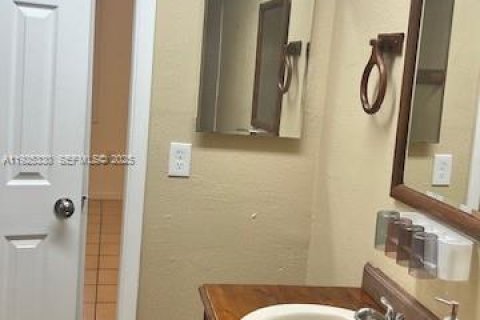 Снять в аренду квартиру в Пальметто-Бей, Флорида 2 спальни, 61.69м2, № 1983995 - фото 10