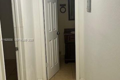 Снять в аренду квартиру в Пальметто-Бей, Флорида 2 спальни, 61.69м2, № 1983995 - фото 9